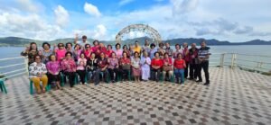 Gerakan Cinta Prabowo Sulawesi Utara dalam acara giat bersama warga.