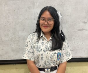 Anastasia Cagiva Wijaya salah satu siswi kelas 12 di SMAN 13 Jakarta Utara membuat sketsa Presiden Prabowo.